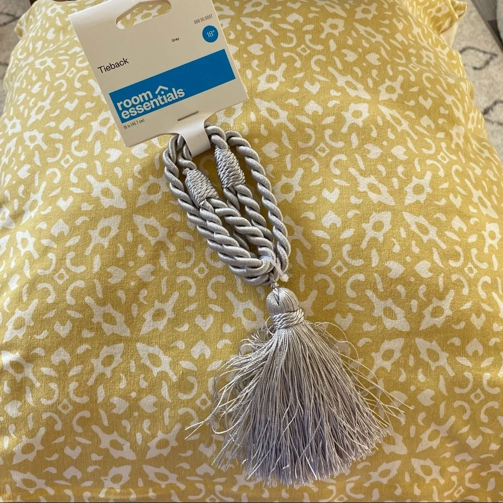 Room Essentials Gray Tassel 18